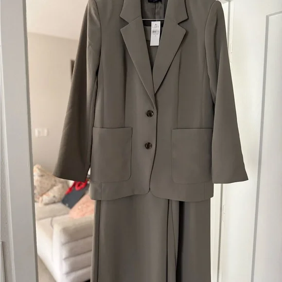 LOFT Versa Crepe Drape Relaxed Women's Blazer - Picture 9 of 9